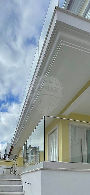 Moradia T4 à venda em Odivelas