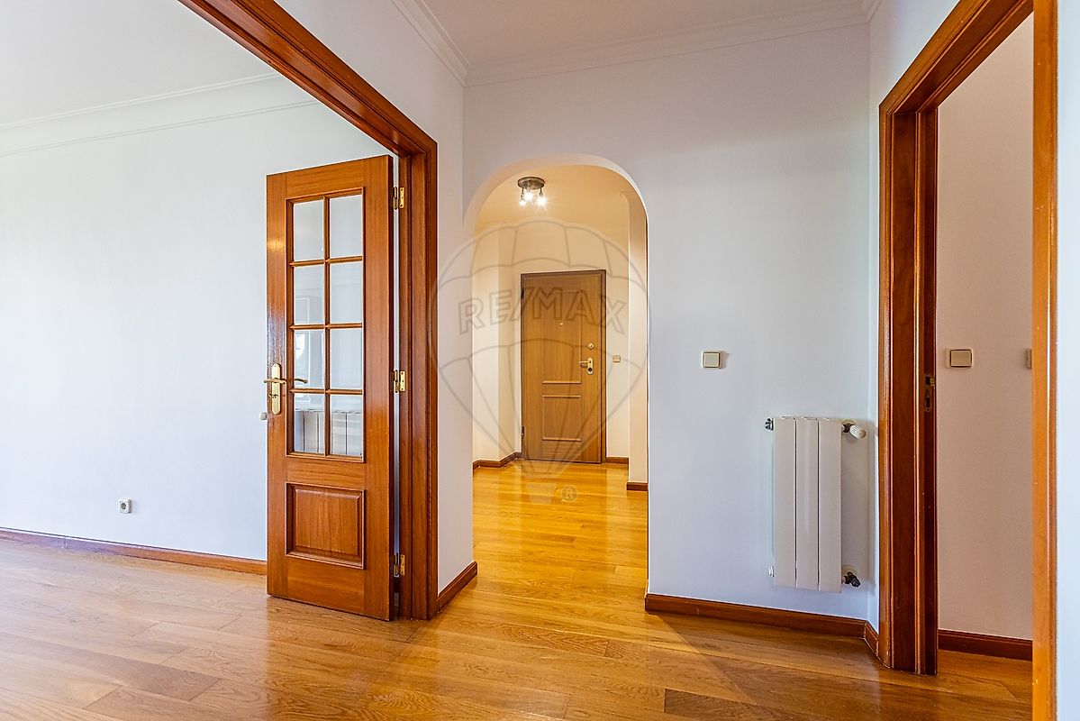 Apartamento T2 em Carcavelos e Parede 6