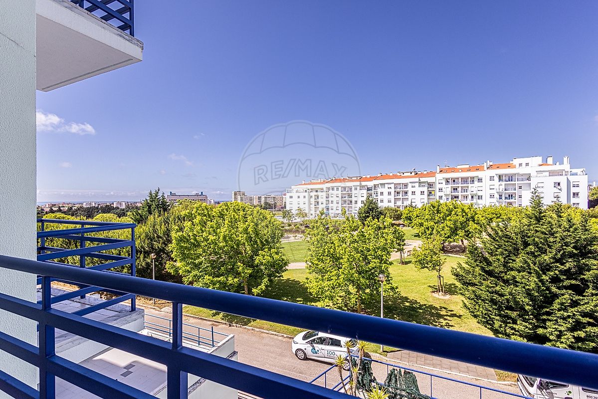 Apartamento T2 em Carcavelos e Parede 12