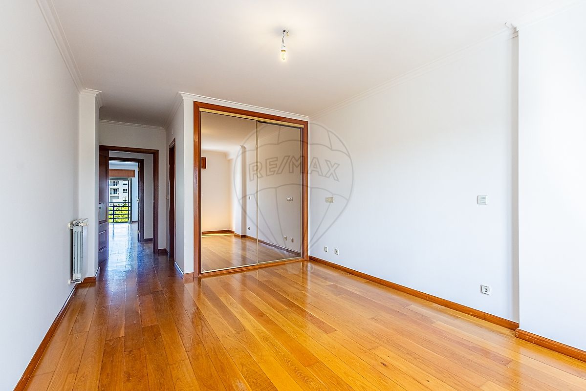 Apartamento T2 em Carcavelos e Parede 25