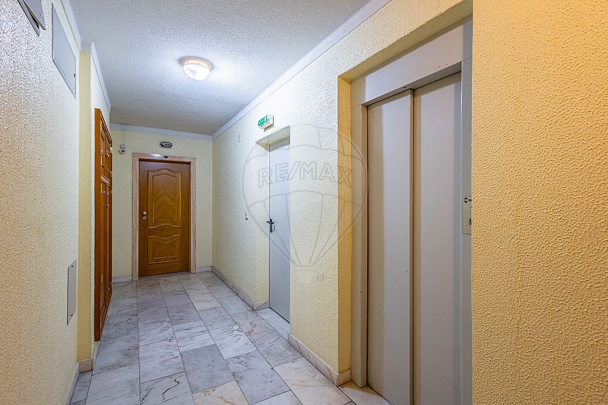 Apartamento T2 em Carcavelos e Parede 26