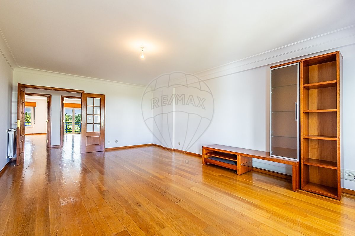 Apartamento T2 em Carcavelos e Parede 5