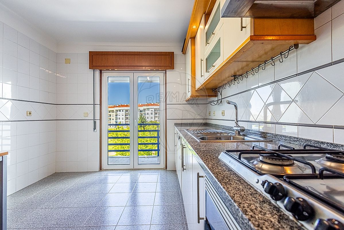 Apartamento T2 em Carcavelos e Parede 8