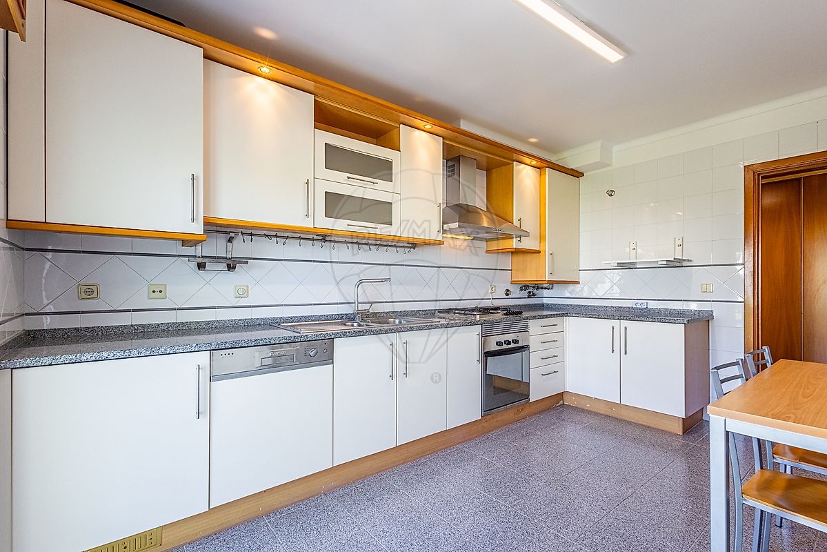 Apartamento T2 em Carcavelos e Parede 10