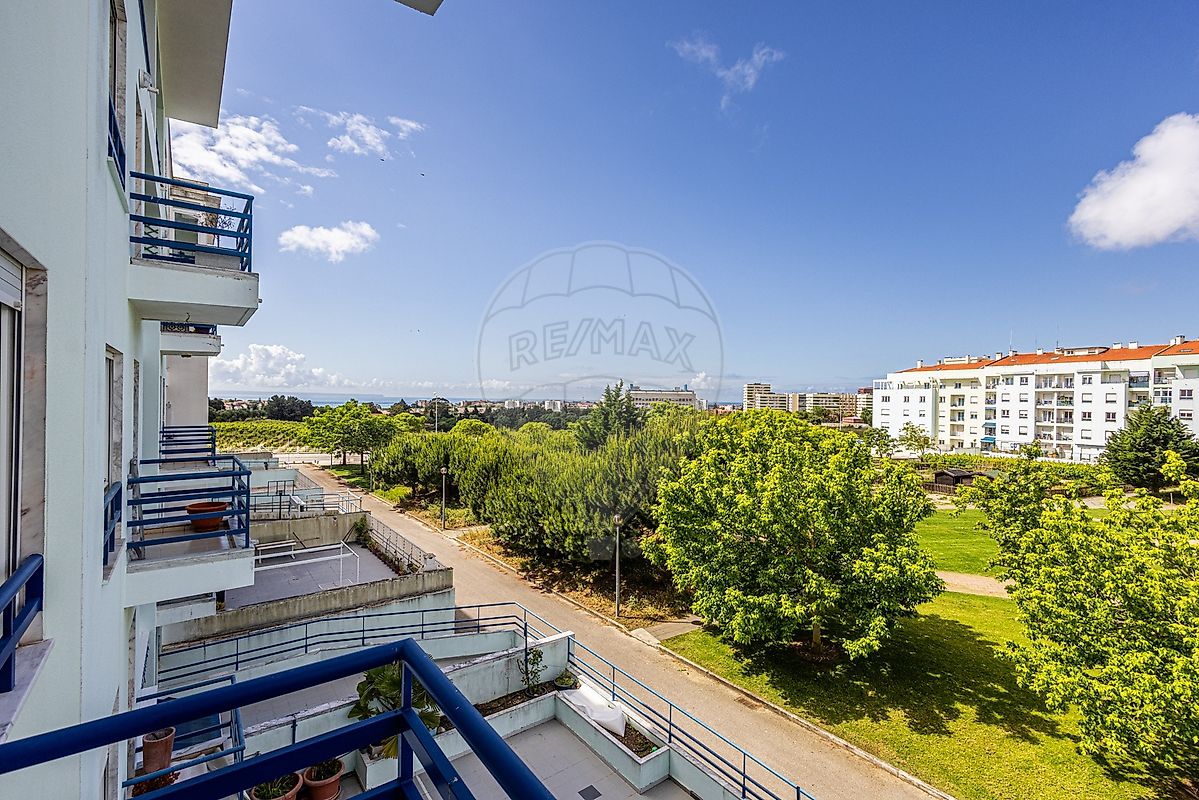 Apartamento T2 em Carcavelos e Parede 1