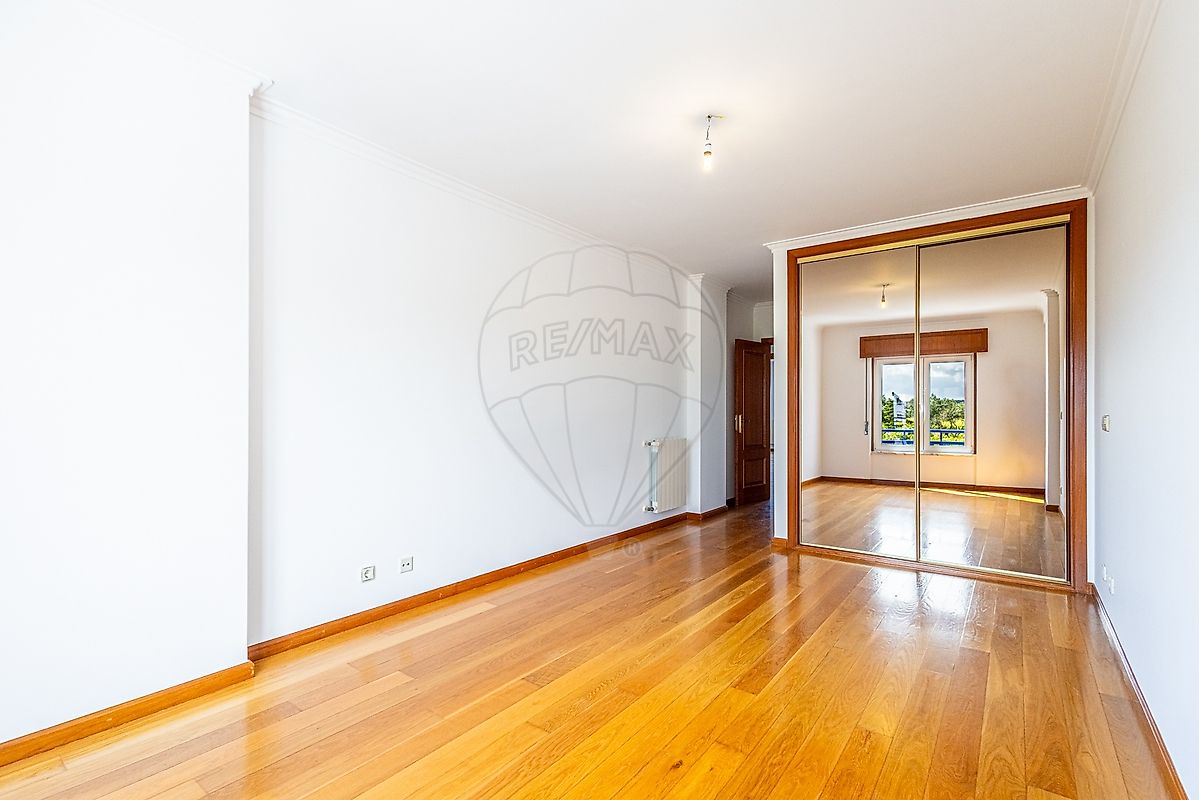 Apartamento T2 em Carcavelos e Parede 24