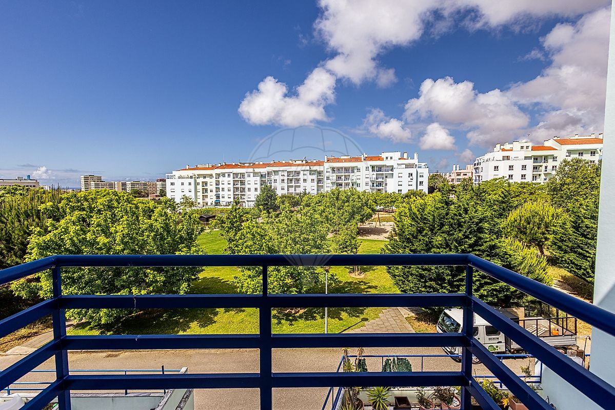 Apartamento T2 em Carcavelos e Parede 2