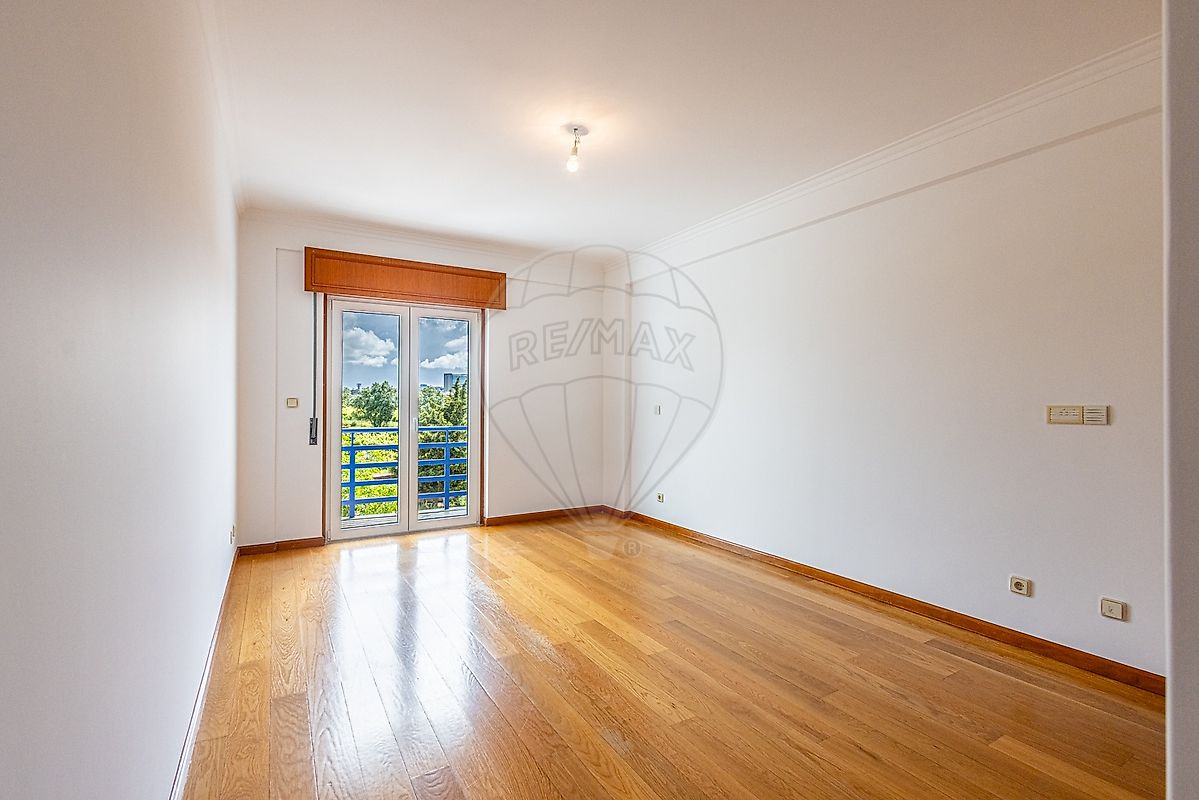 Apartamento T2 em Carcavelos e Parede 16