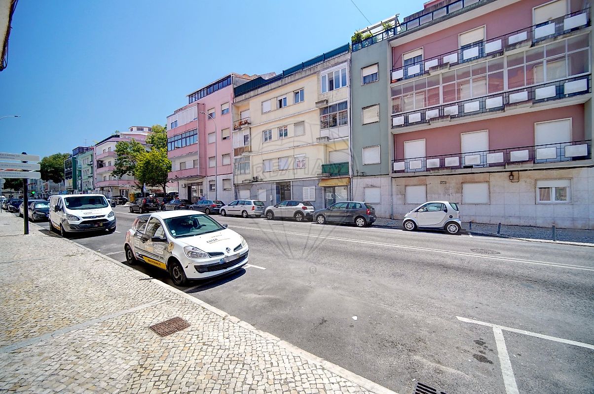 Apartamento T2 à venda em Amadora