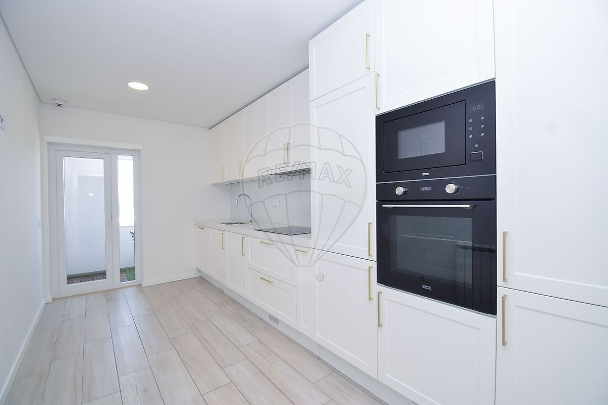 Apartamento T2 para arrendar em Amadora
