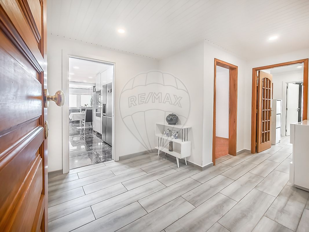 Apartamento T3 à venda em Amadora