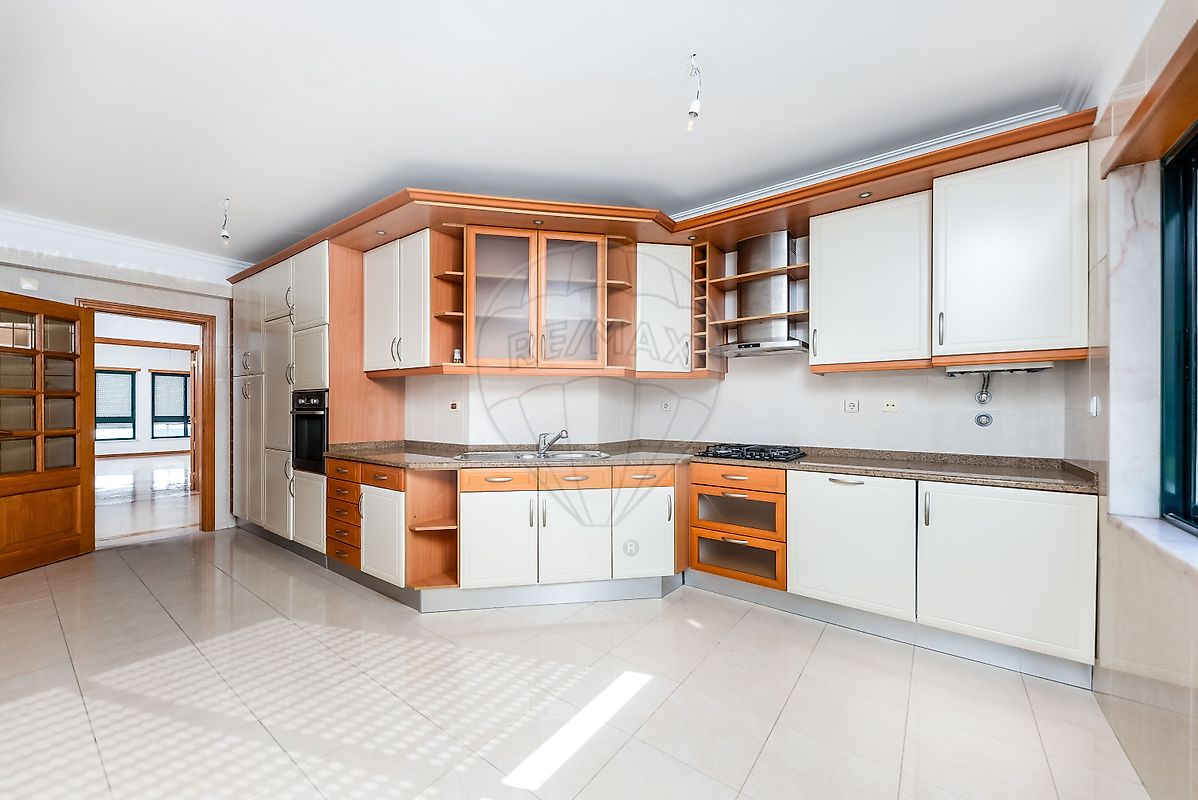 Apartamento T2 para arrendar em Oeiras