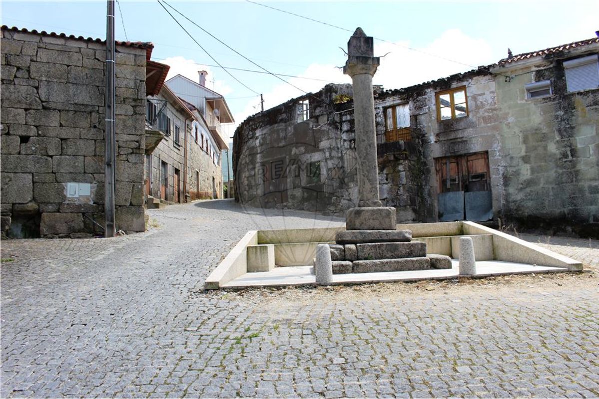 Moradia para restauro em Vieira Do Minho
