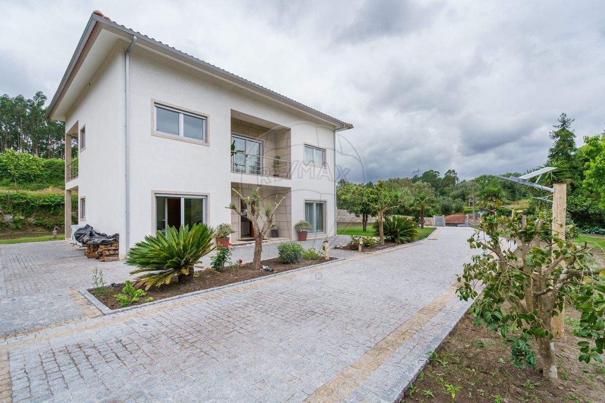 Moradia T4 para venda