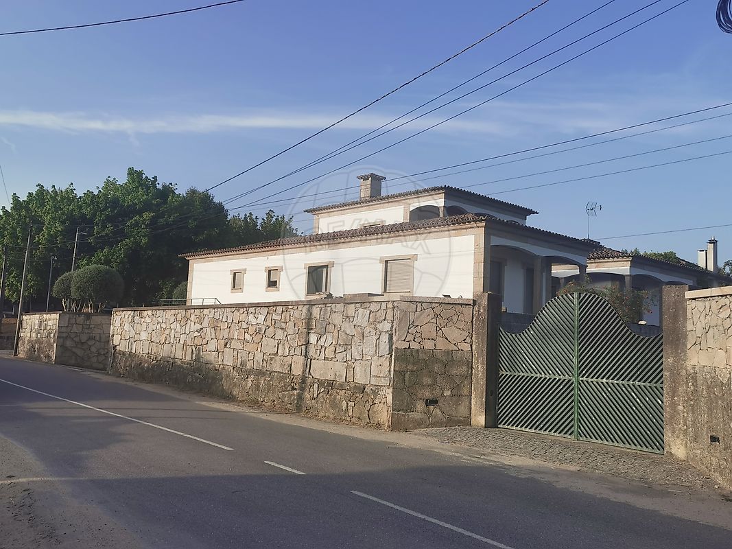 Moradia T4 para venda
