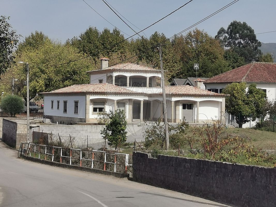 Moradia T4 para venda