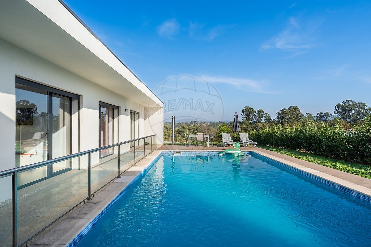 Moradia T4 para venda