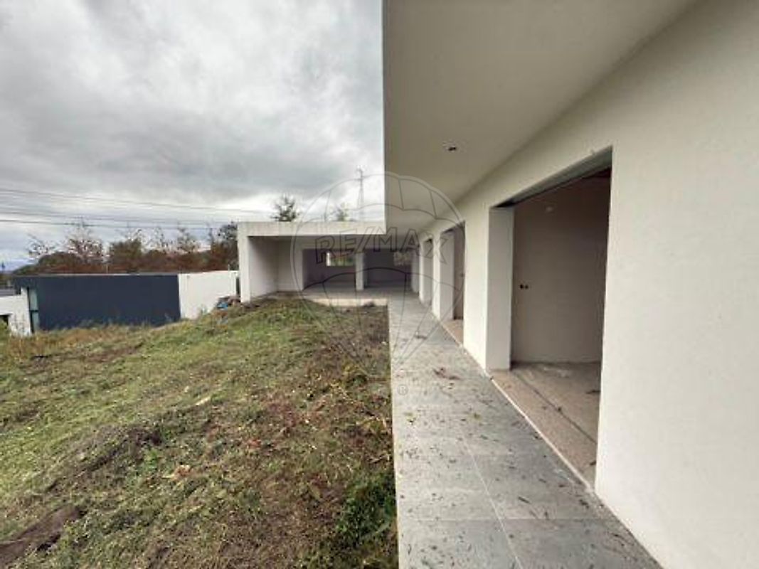 Moradia T4 para venda