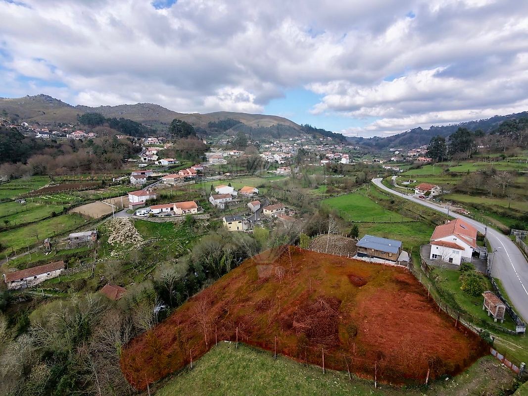 Terreno - Aboim da Nóbrega e Gondomar, Vila Verde, Braga