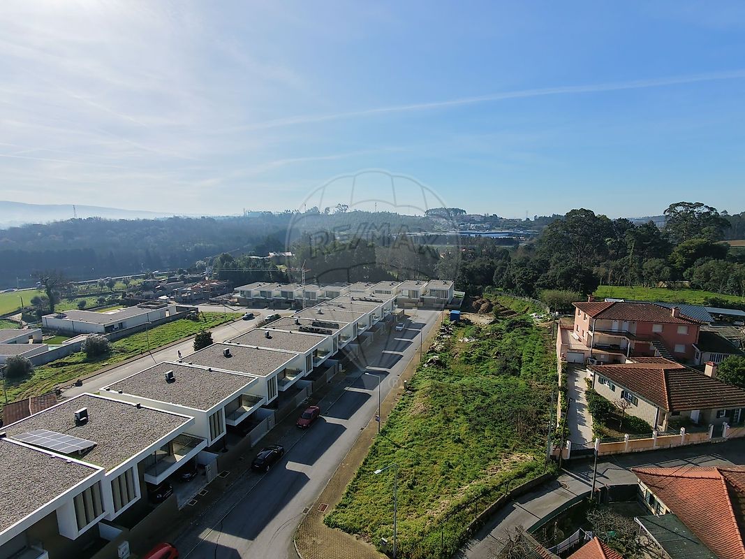 Terreno à venda em Vila Nova de Famalicão