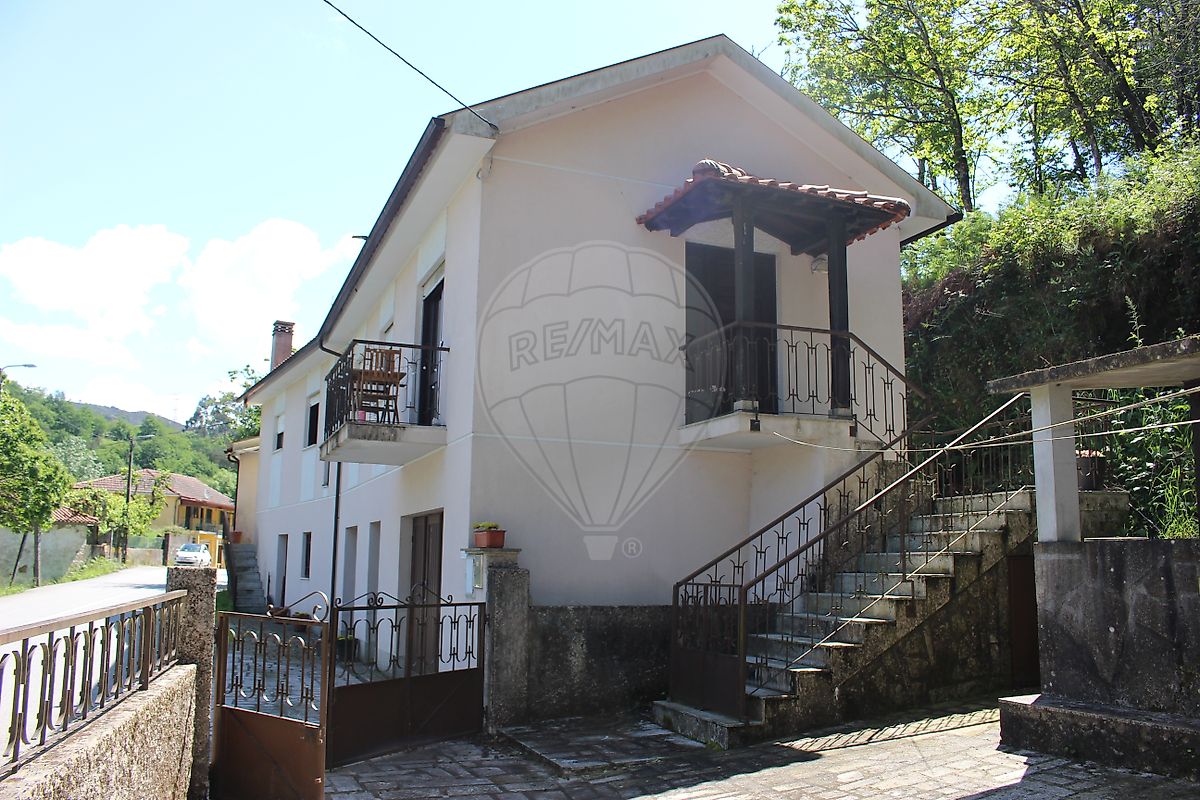 Moradia - Aboim da Nóbrega e Gondomar, Vila Verde, Braga