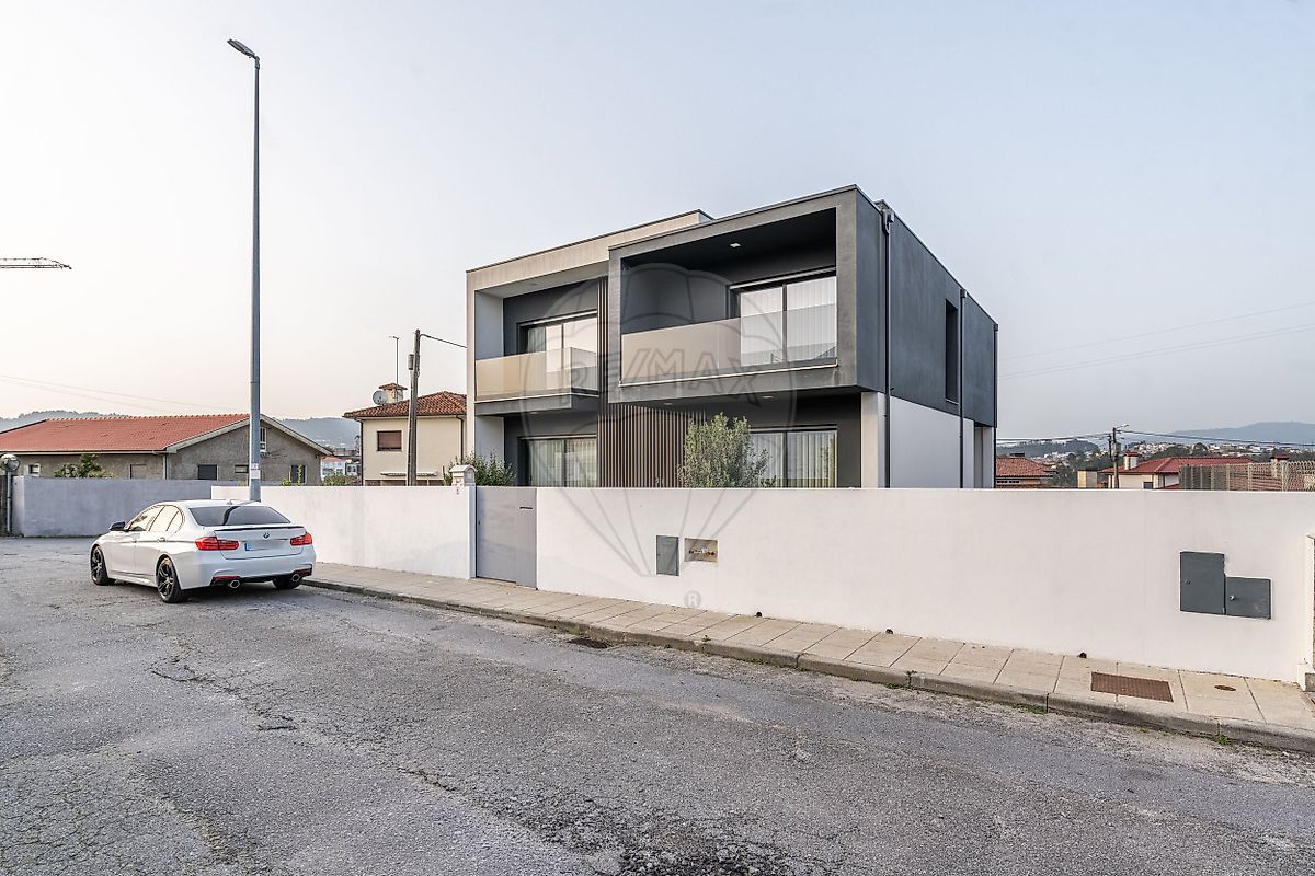 Moradia T4 - Loureira, Vila Verde, Braga