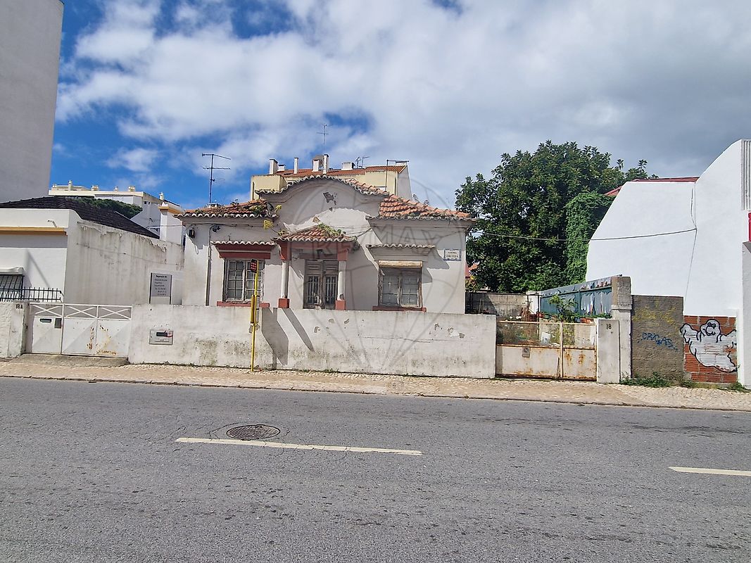 Moradia T3 à venda em Almada
