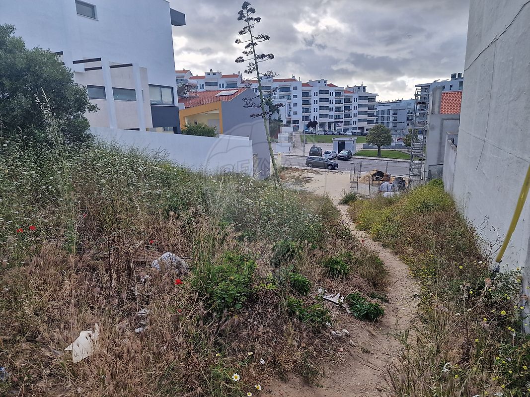 Terreno à venda em Seixal