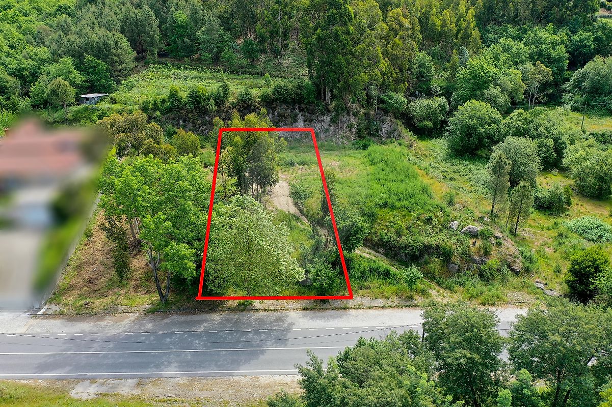 Land for sale in Guimarães, Portugal — €81,500