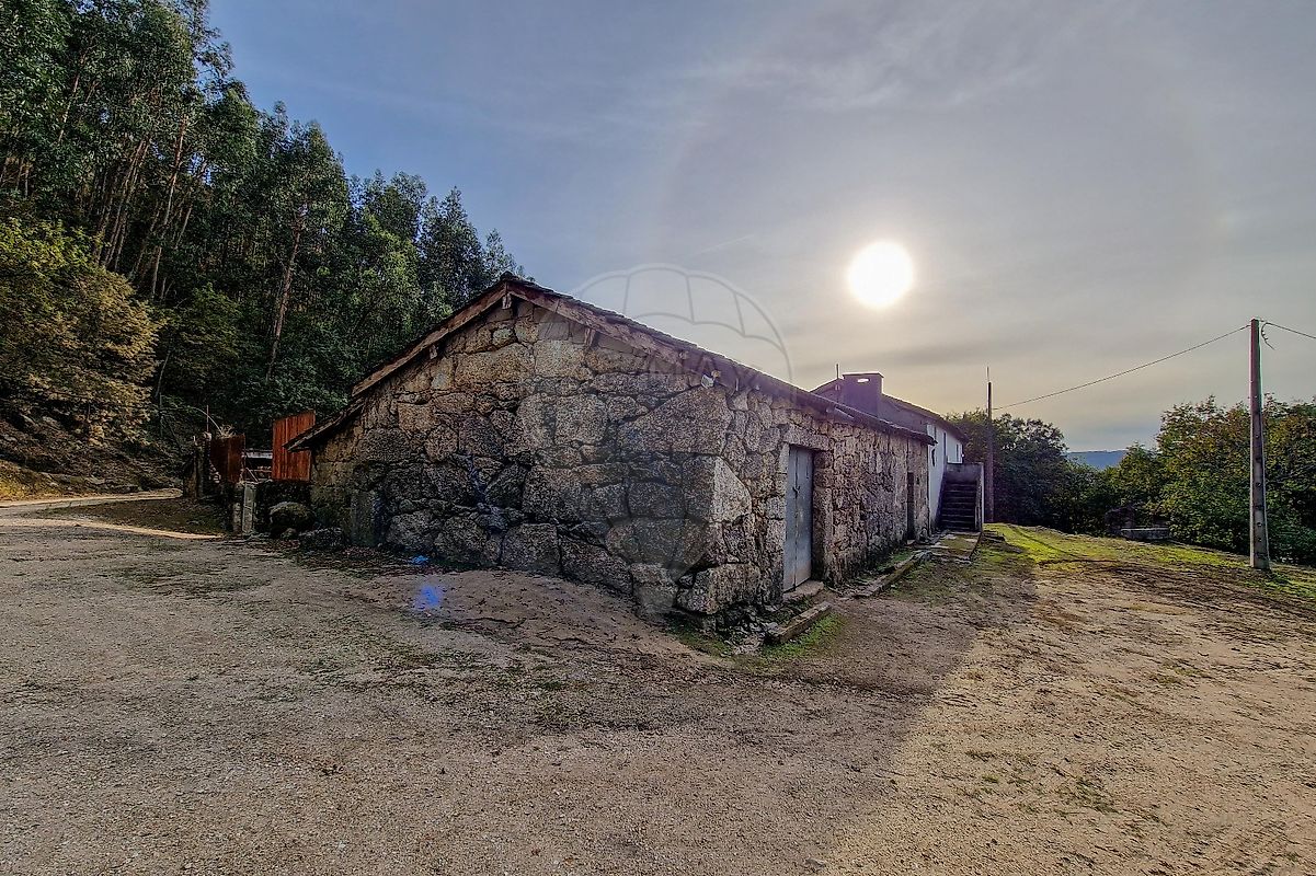 Terreno à venda em Guimarães