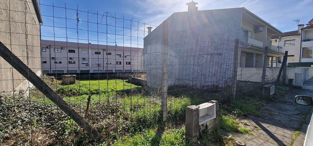 Land for sale in Guimarães, Portugal — €79,900