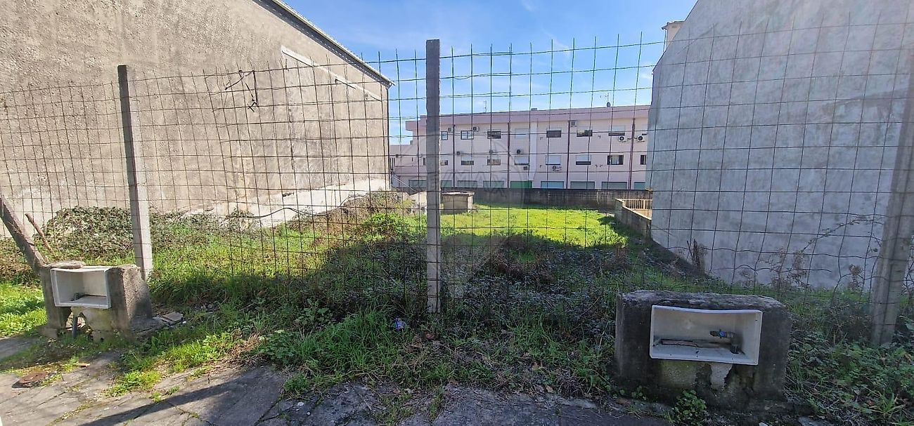 Terreno à venda em Guimarães