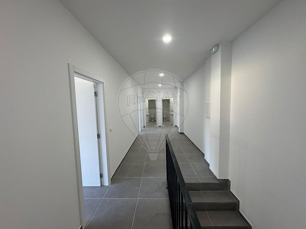 listing 123061236-200 picture-0