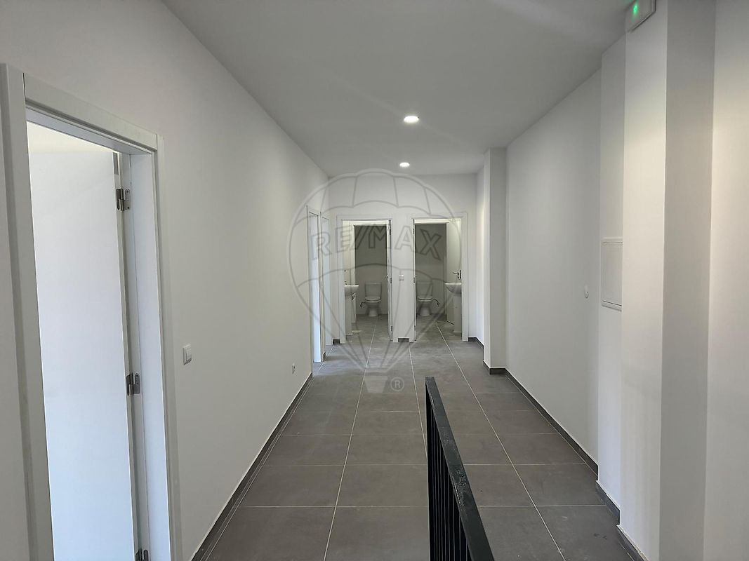 listing 123061236-200 picture-0