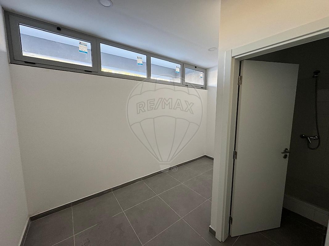 listing 123061236-200 picture-0