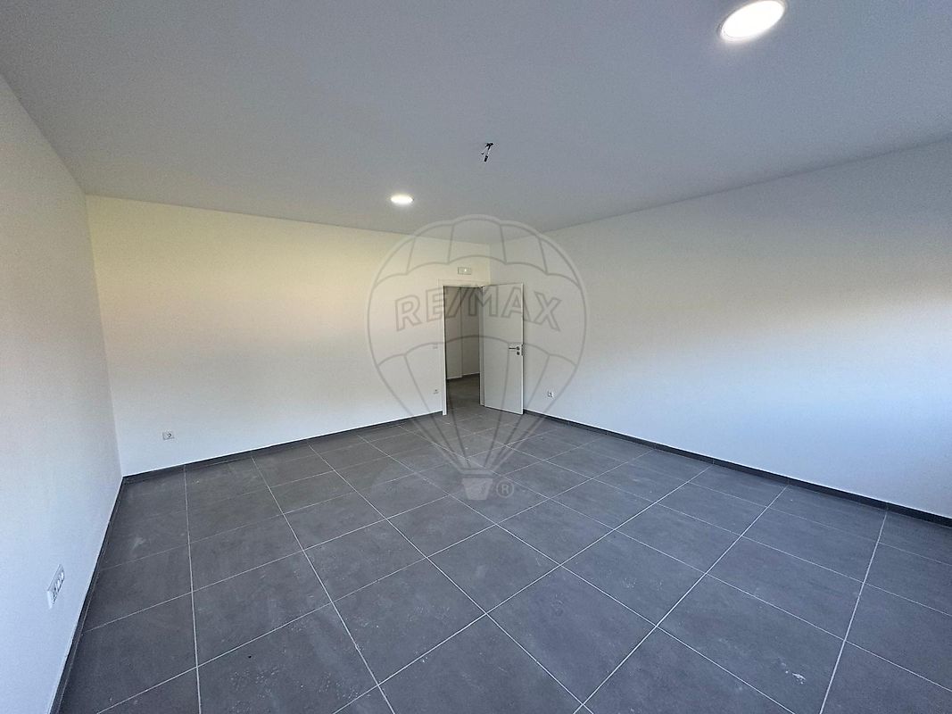 listing 123061236-200 picture-0