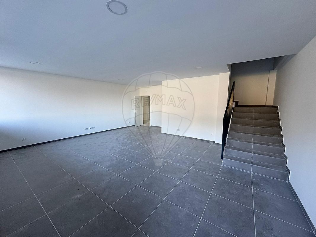 listing 123061236-200 picture-0