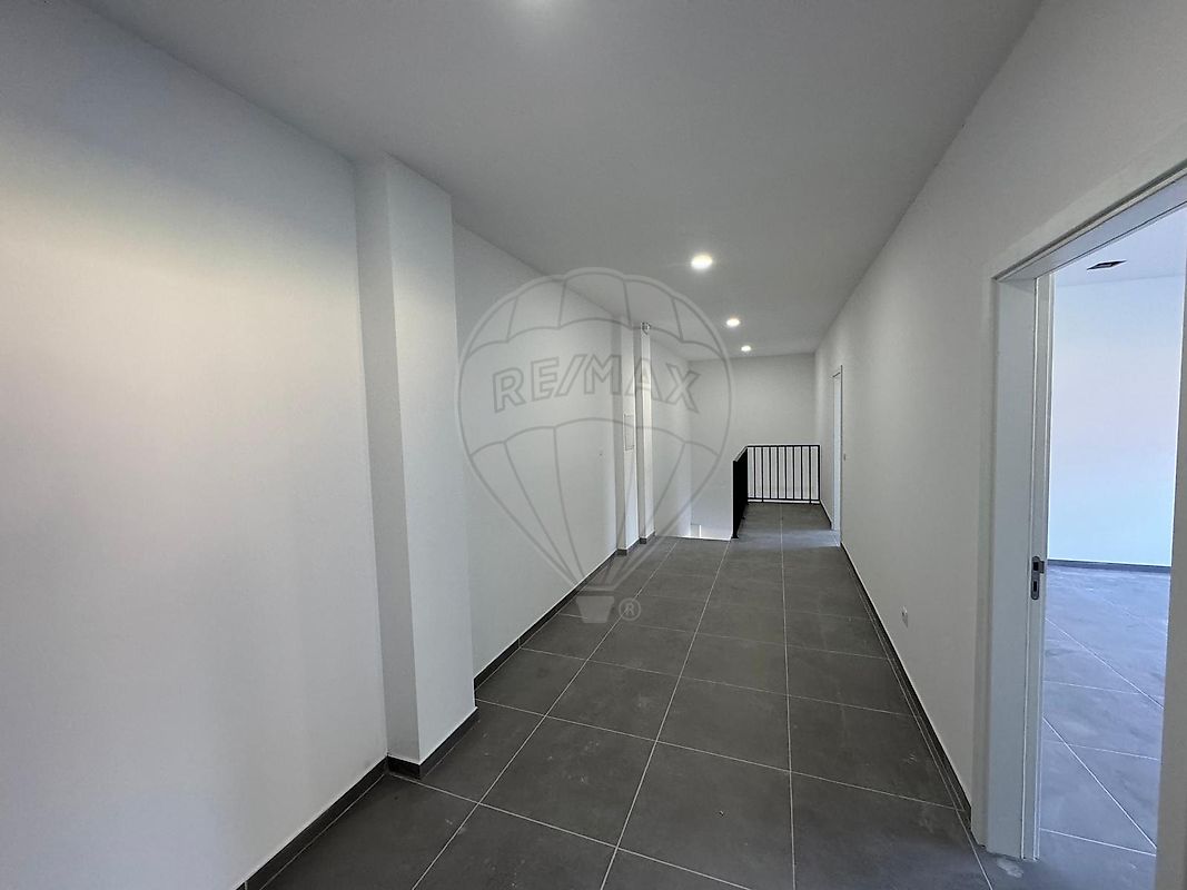 listing 123061236-200 picture-0