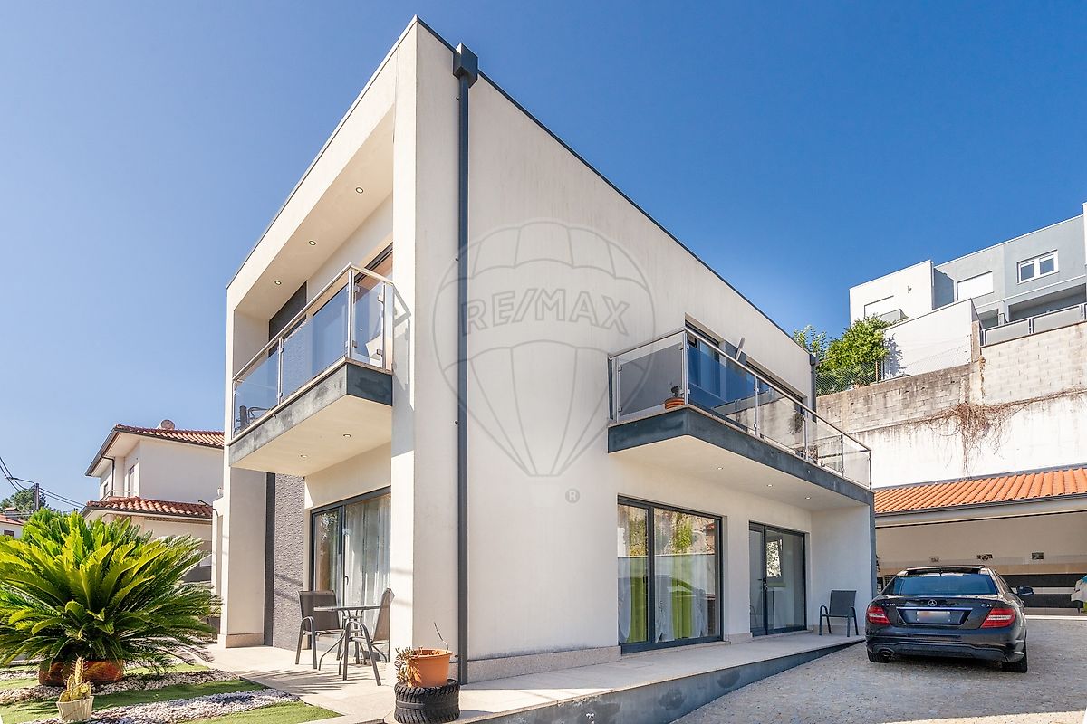 Moradia T4 para venda