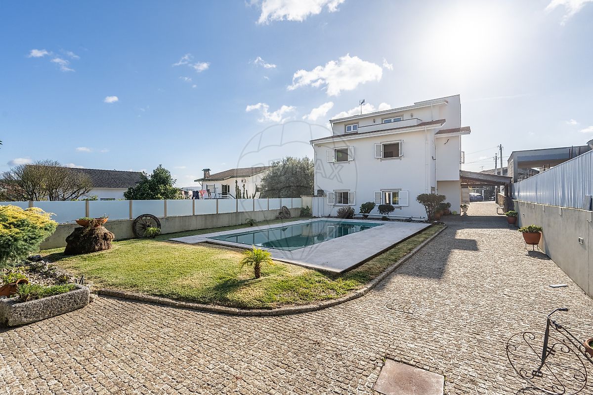 Moradia T5 para venda