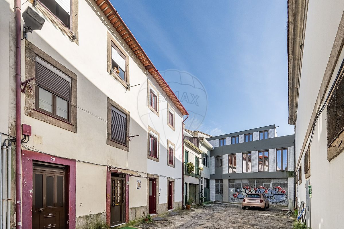 Prédio T3 à venda em Porto