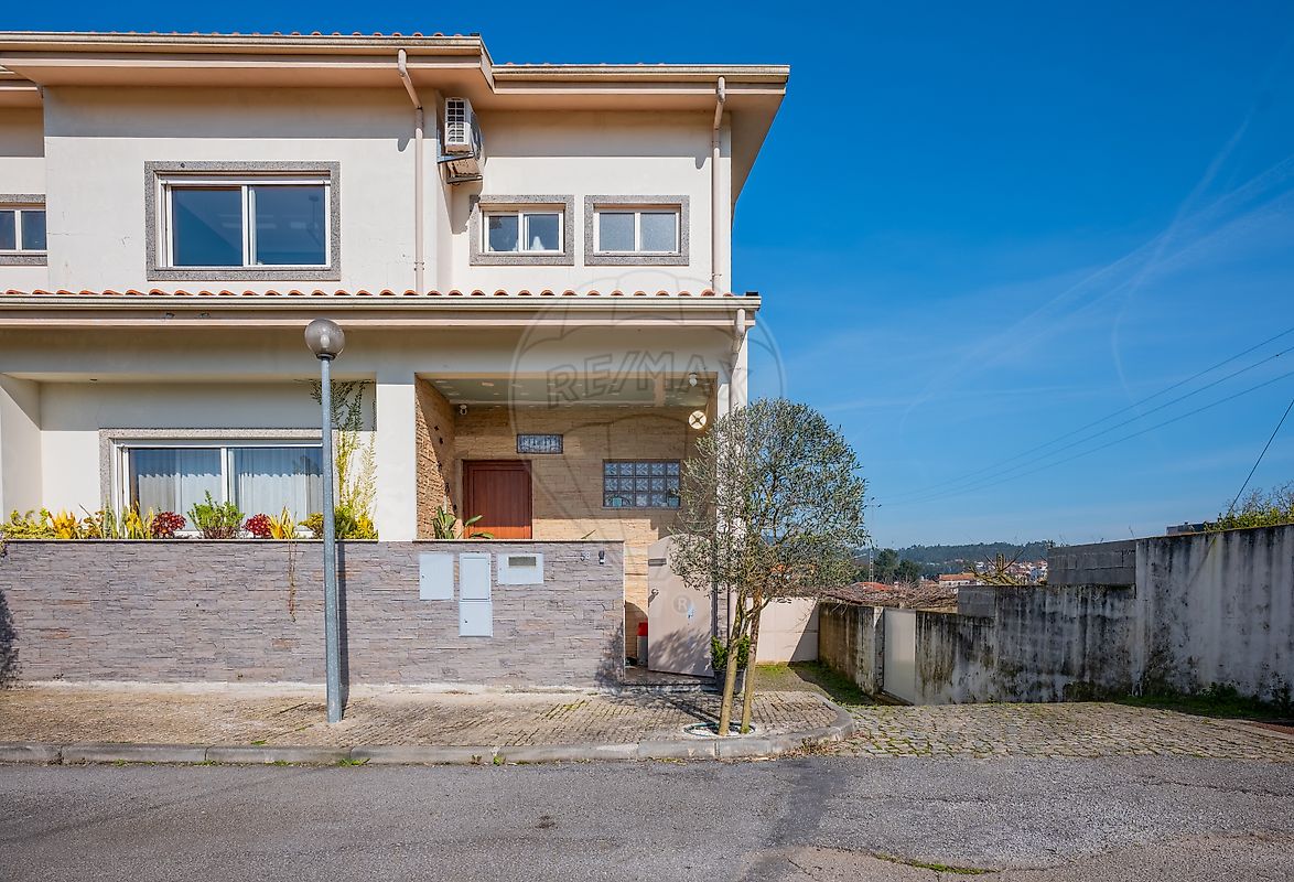 Moradia T3 à venda em Vila Nova de Famalicão