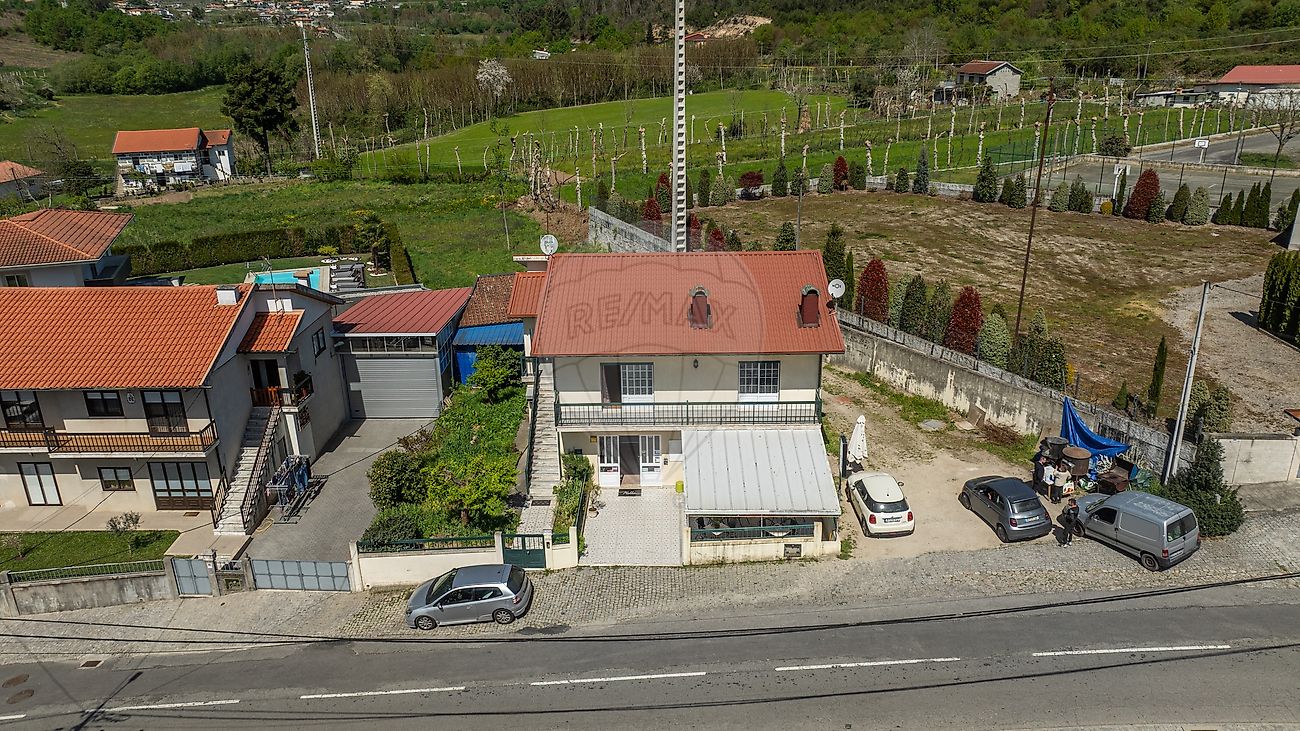 Moradia - Cepães e Fareja, Fafe, Braga