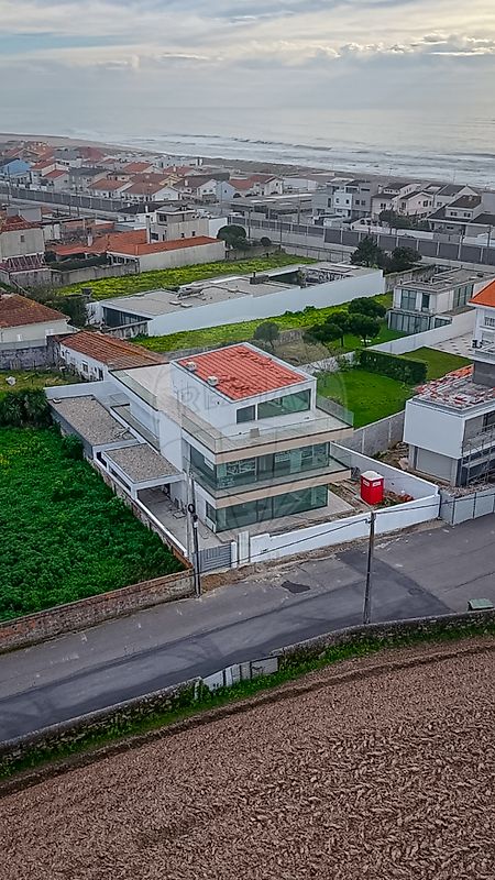 Moradia T4 à venda em Vila Nova de Gaia