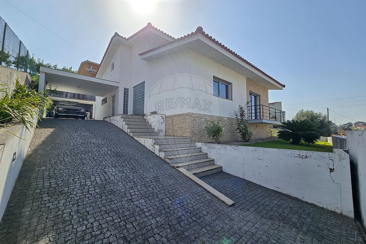 Apartamento T3 à venda em Vila Nova de Famalicão