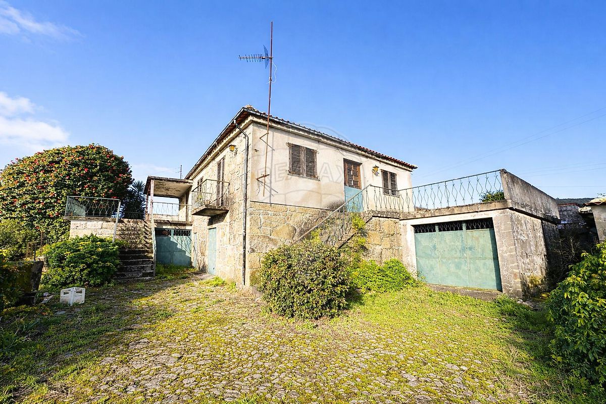 Apartamento T4 à venda em Póvoa de Lanhoso