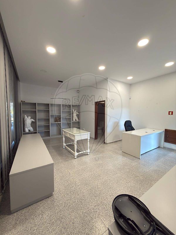 Loja - Aves, Santo Tirso, Porto