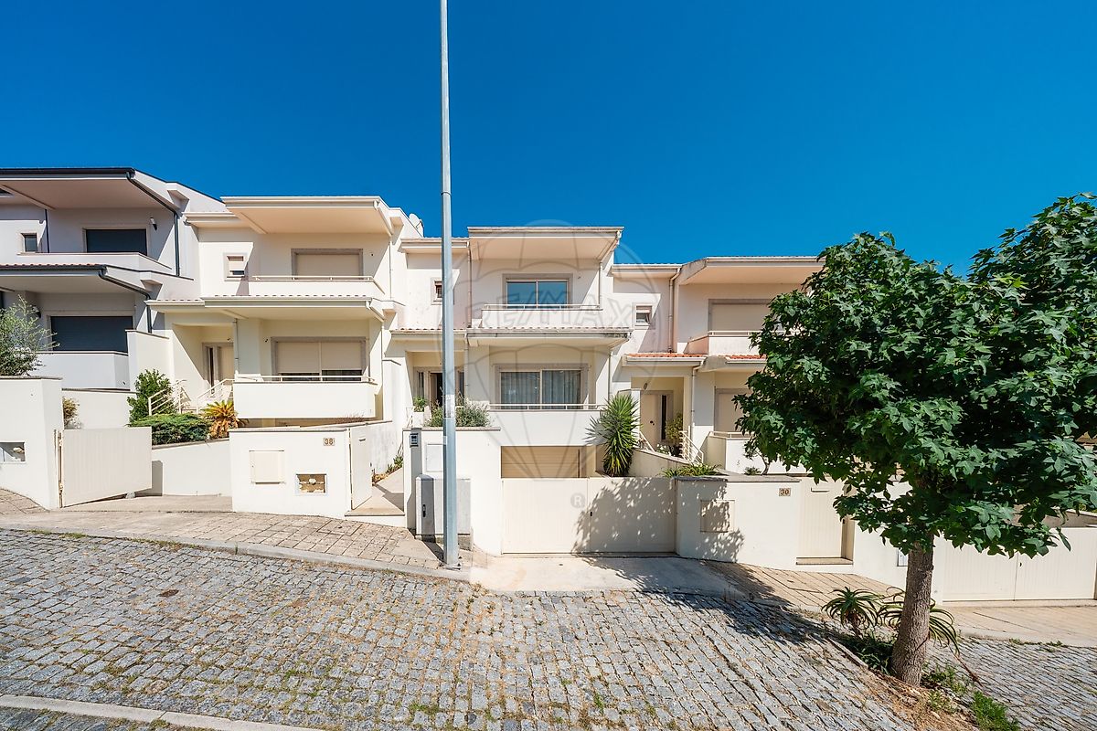 Moradia T3 - Santa Maria Oliveira, Vila Nova de Famalicão, Braga