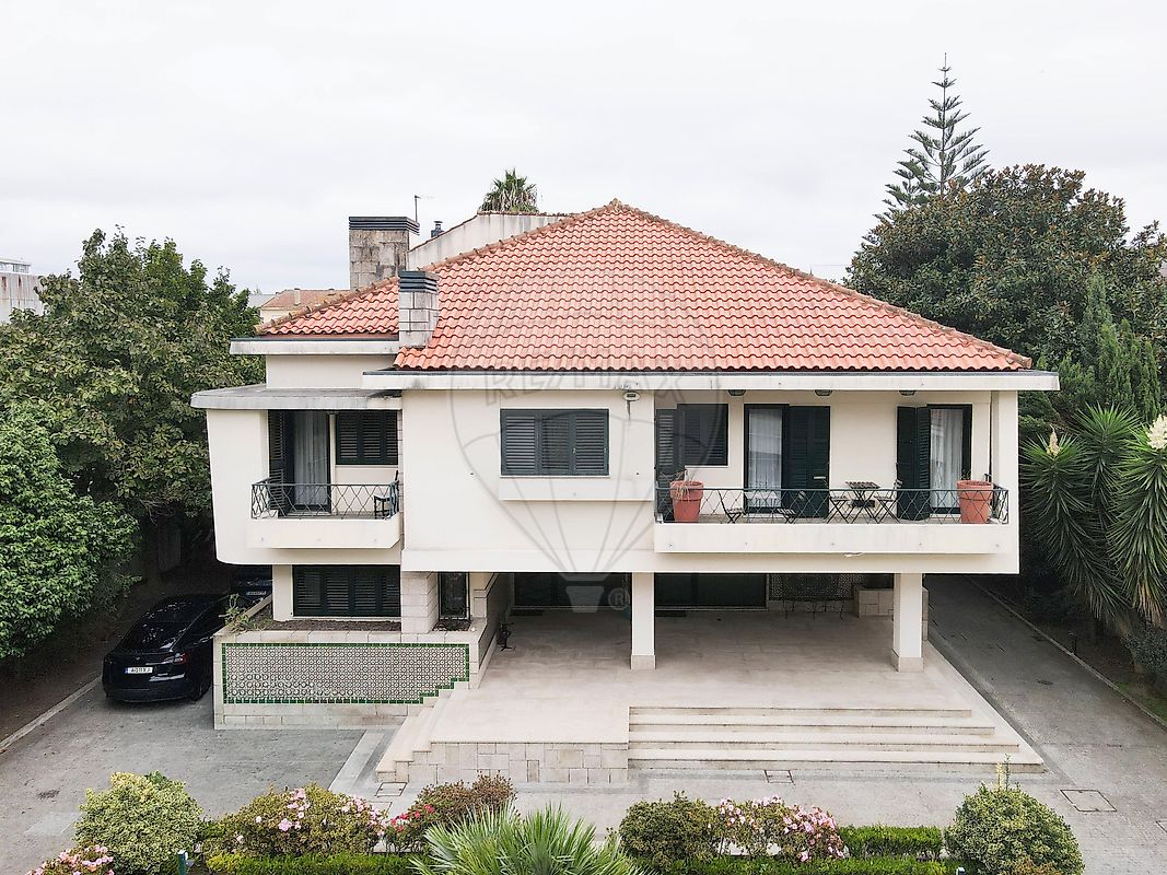 Apartamento T11 à venda em Gondomar