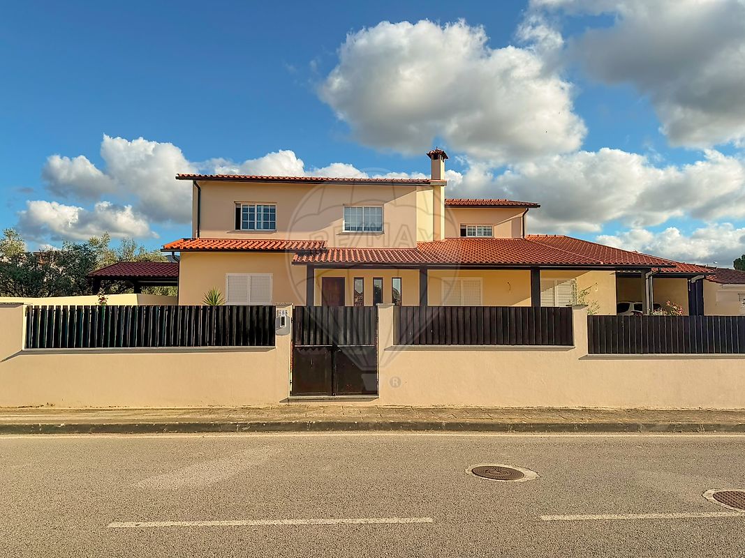 Apartamento T5 à venda em Arganil